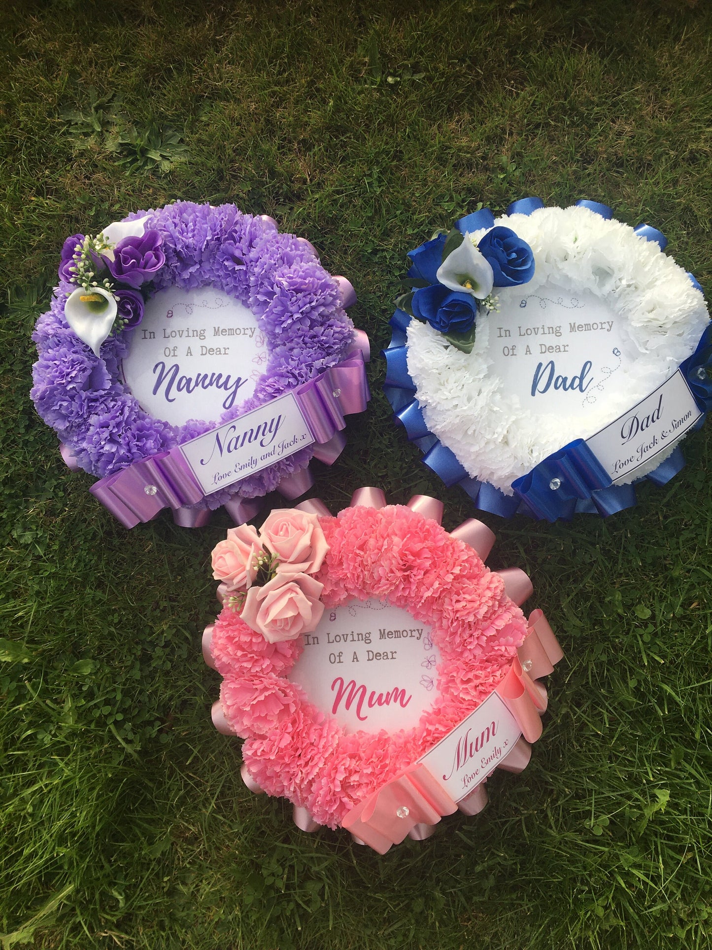 Mum Funeral Flower Wreath - Made From Artificial Silk Flowers - Tribute Keepsake for Mum Mom Mummy Mam Mama - suitable for Grave, Memorial.